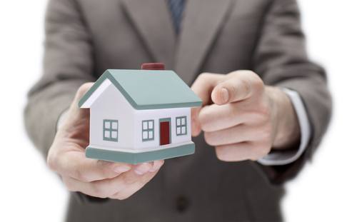 Can My Real Estate Agent Offer to Buy My Home If There are No Offers?
